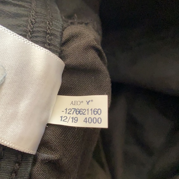 American Eagle black cargo capris size 14 short - Picture 7 of 9